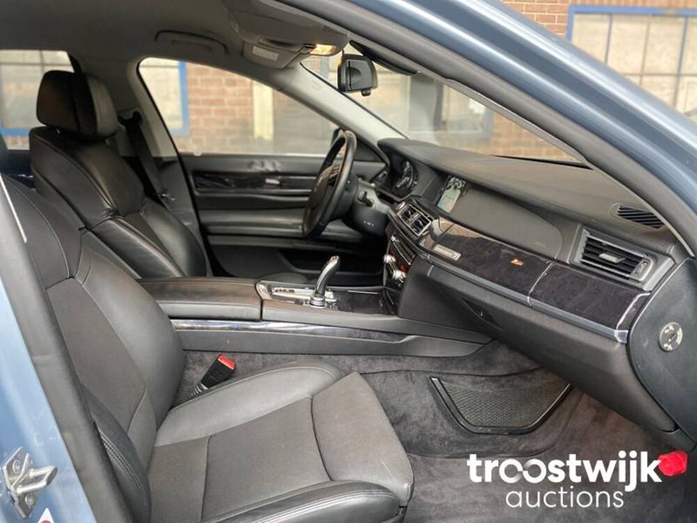 BMW ActiveHybrid7 4.4 V8  485 PS 2010 7er