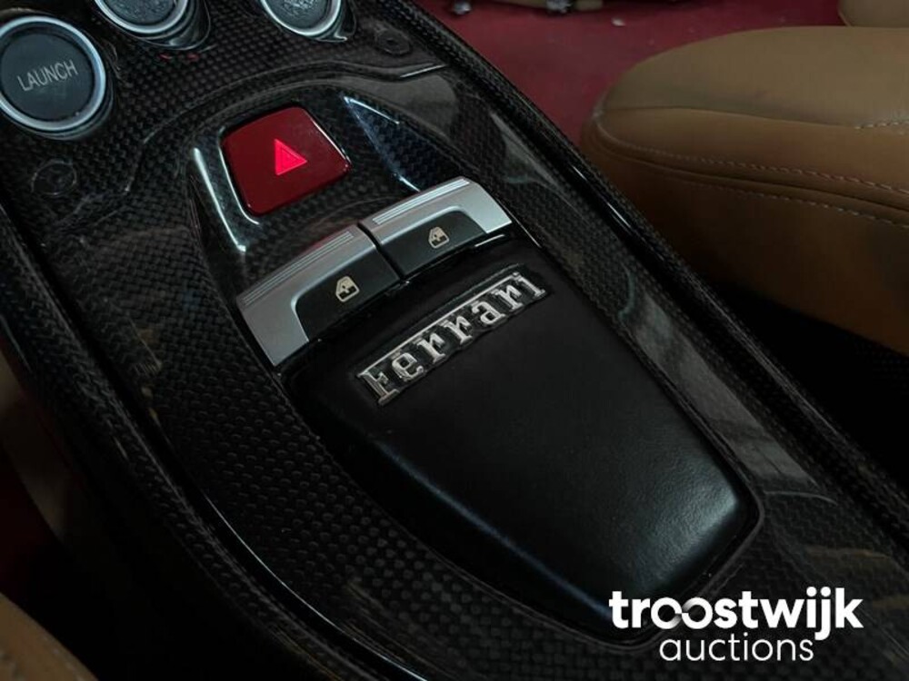 Ferrari 458 Italia  562PS 2012