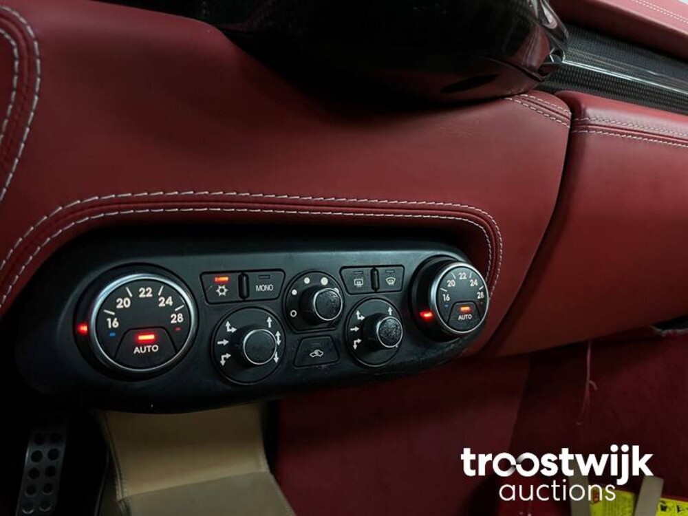 Ferrari 458 Italia  562PS 2012