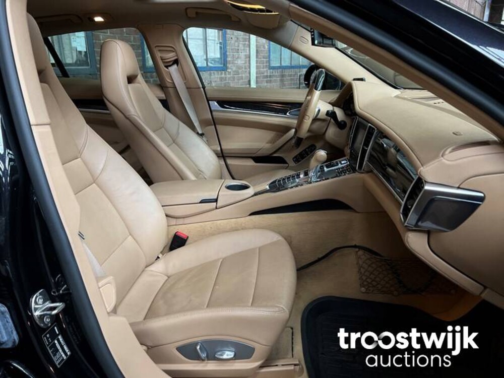 Porsche  Panamera 4S 4.8 V8  400PS 2010