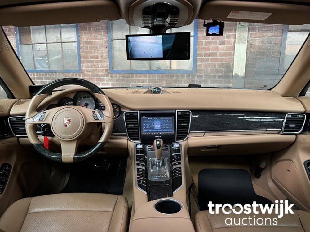 Porsche  Panamera 4S 4.8 V8  400PS 2010