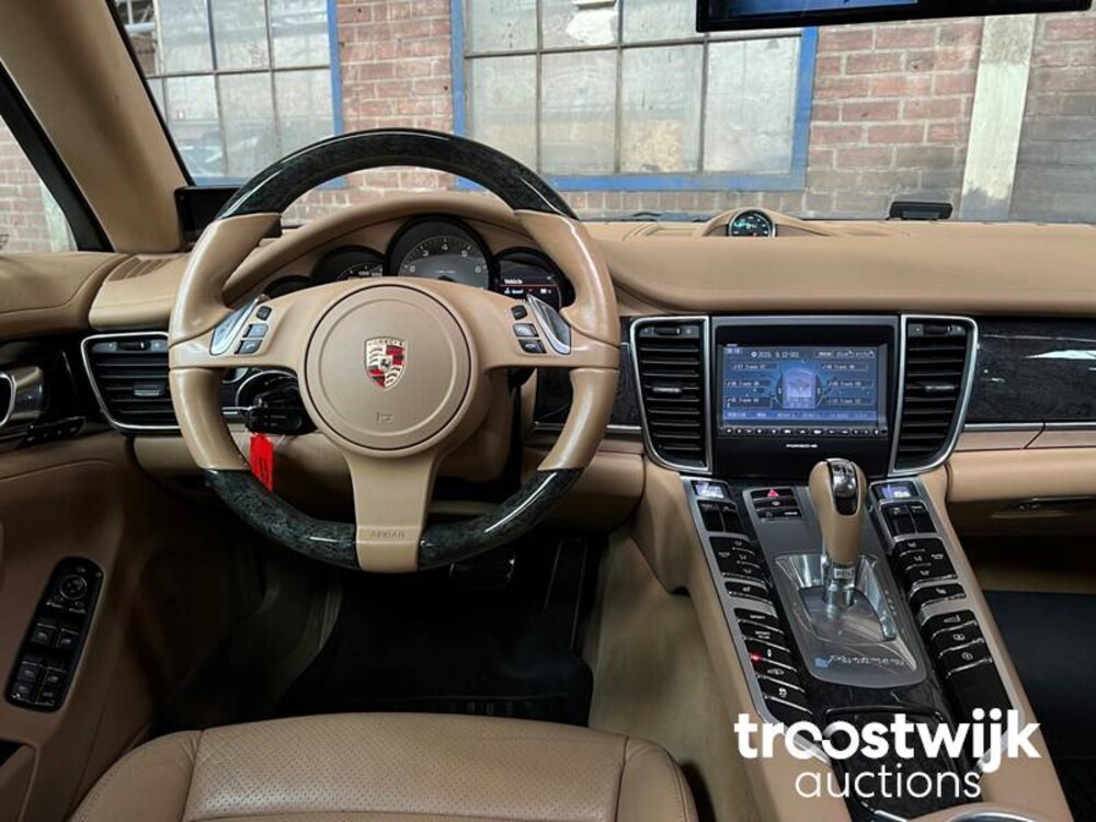 Porsche  Panamera 4S 4.8 V8  400PS 2010