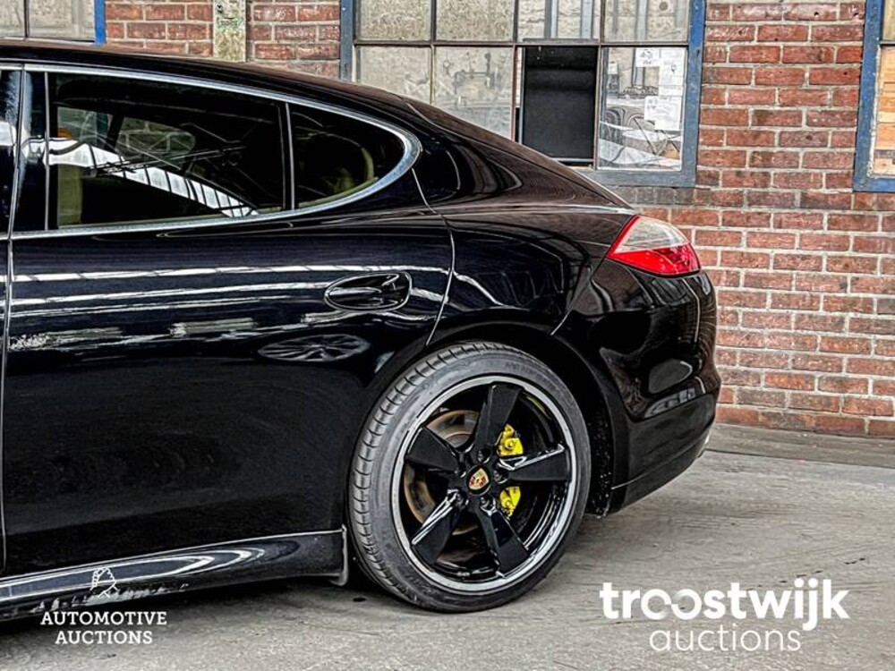 Porsche  Panamera 4S 4.8 V8  400PS 2010