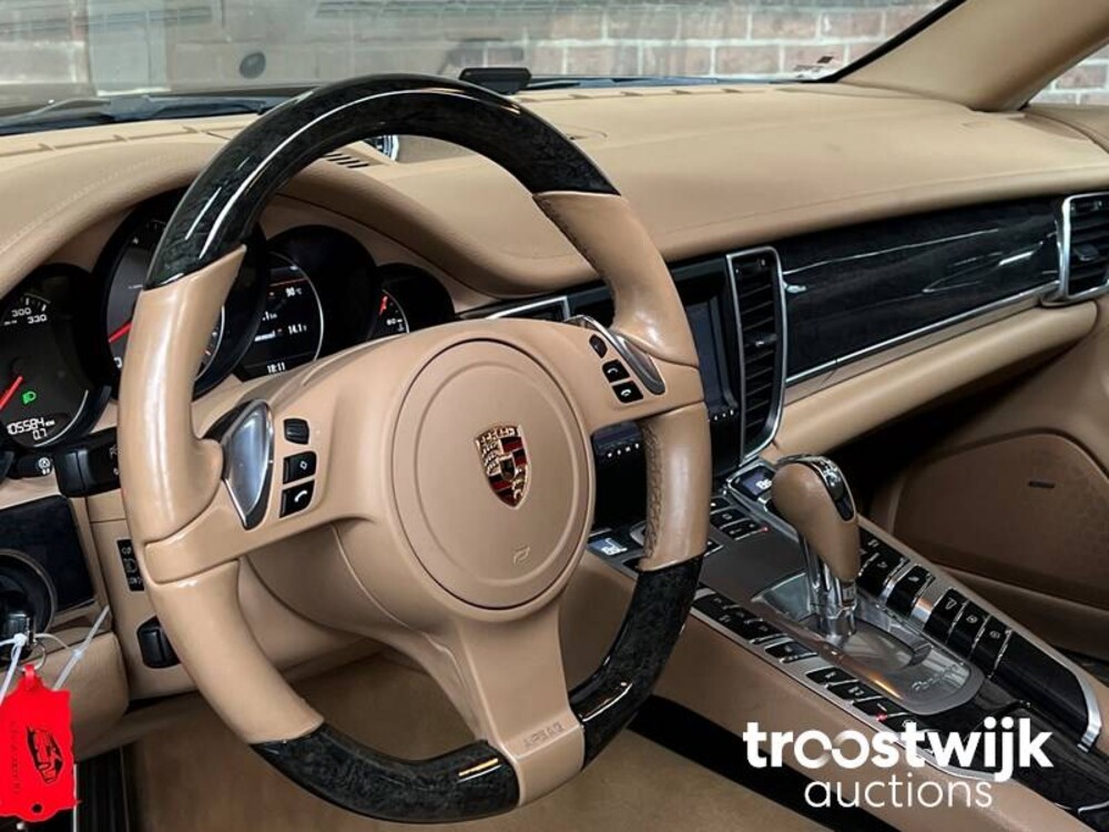 Porsche  Panamera 4S 4.8 V8  400PS 2010
