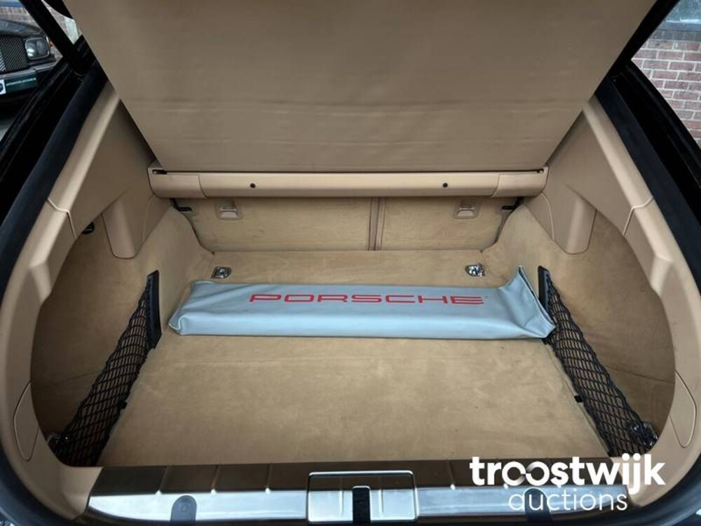 Porsche  Panamera 4S 4.8 V8  400PS 2010