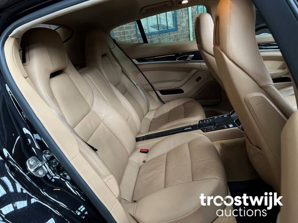 Porsche  Panamera 4S 4.8 V8  400PS 2010