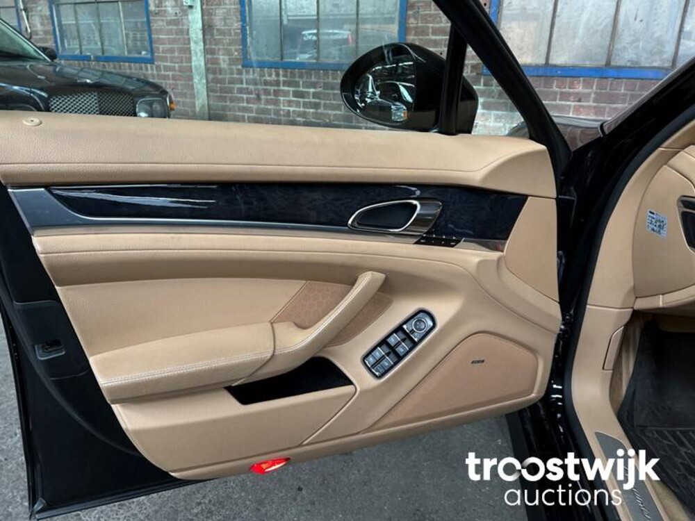 Porsche  Panamera 4S 4.8 V8  400PS 2010