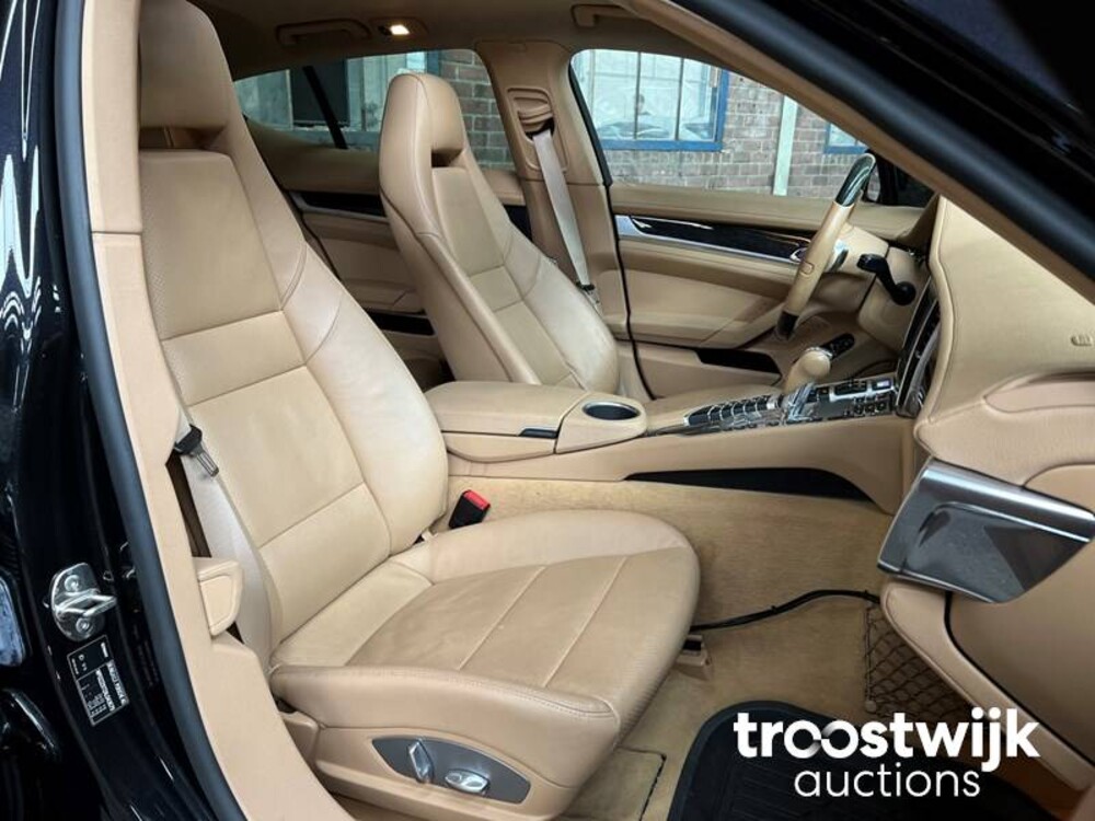 Porsche  Panamera 4S 4.8 V8  400PS 2010
