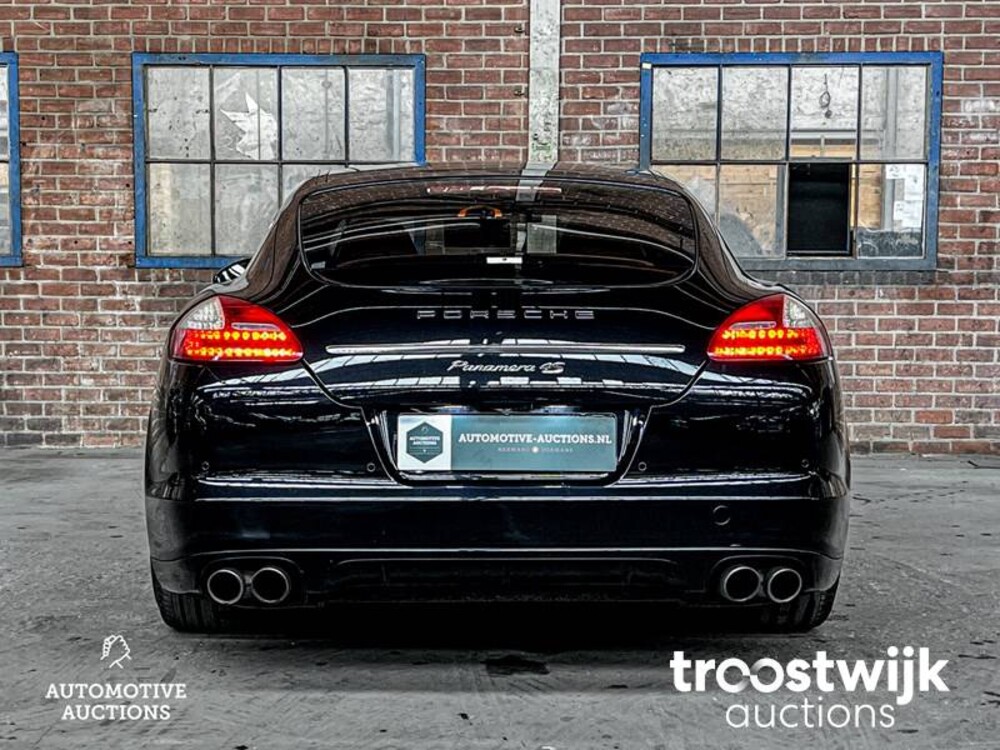 Porsche  Panamera 4S 4.8 V8  400PS 2010