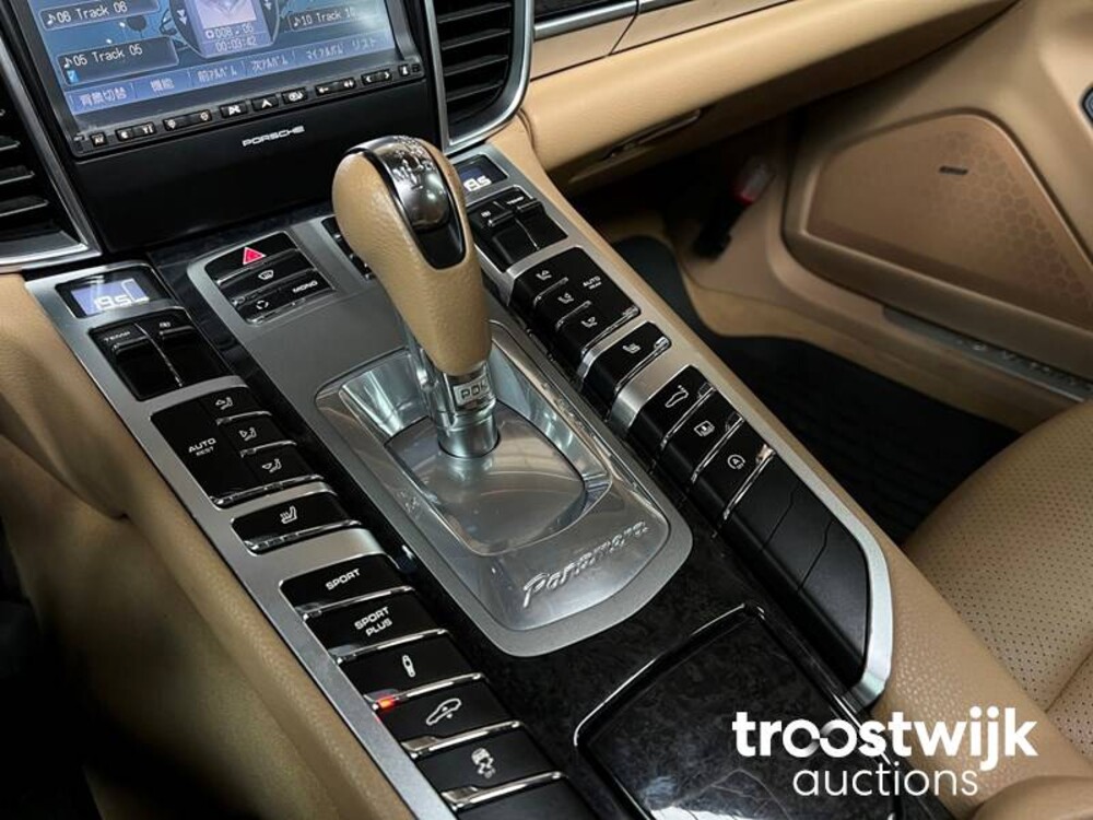 Porsche  Panamera 4S 4.8 V8  400PS 2010