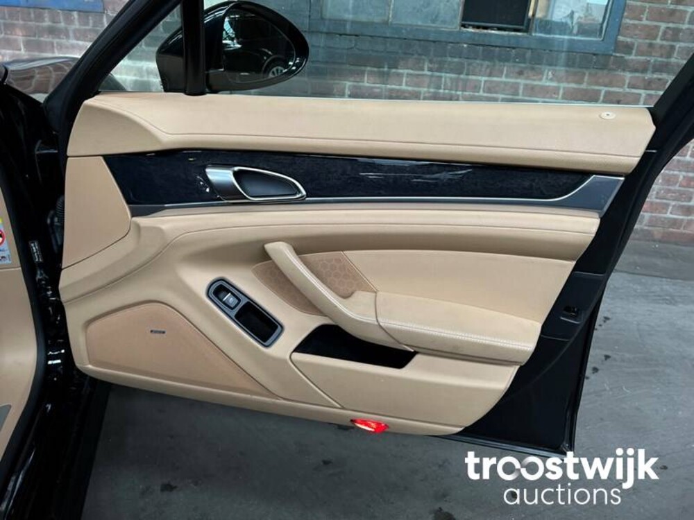 Porsche  Panamera 4S 4.8 V8  400PS 2010