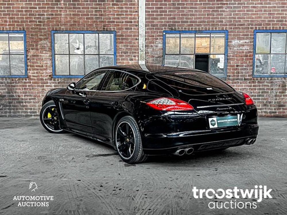 Porsche  Panamera 4S 4.8 V8  400PS 2010