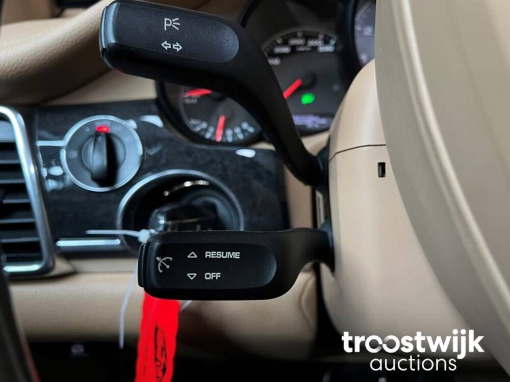 Porsche  Panamera 4S 4.8 V8  400PS 2010