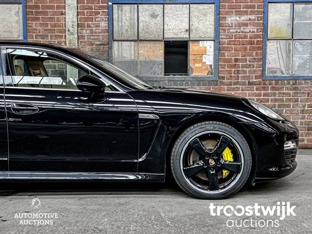 Porsche  Panamera 4S 4.8 V8  400PS 2010