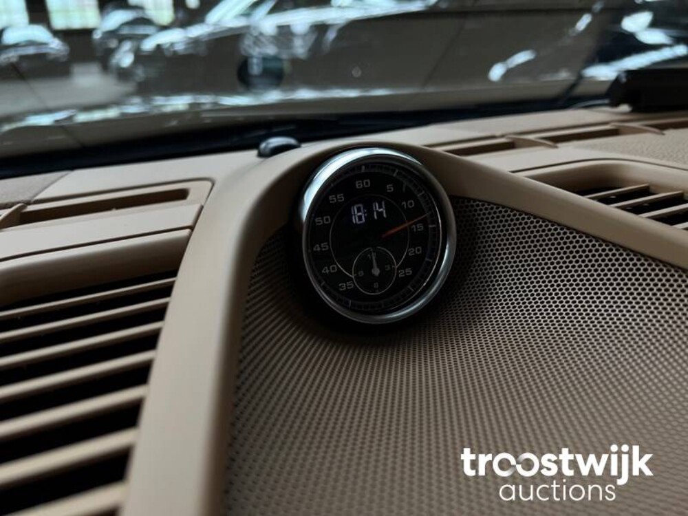 Porsche  Panamera 4S 4.8 V8  400PS 2010