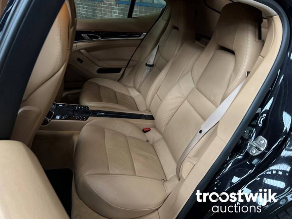 Porsche  Panamera 4S 4.8 V8  400PS 2010