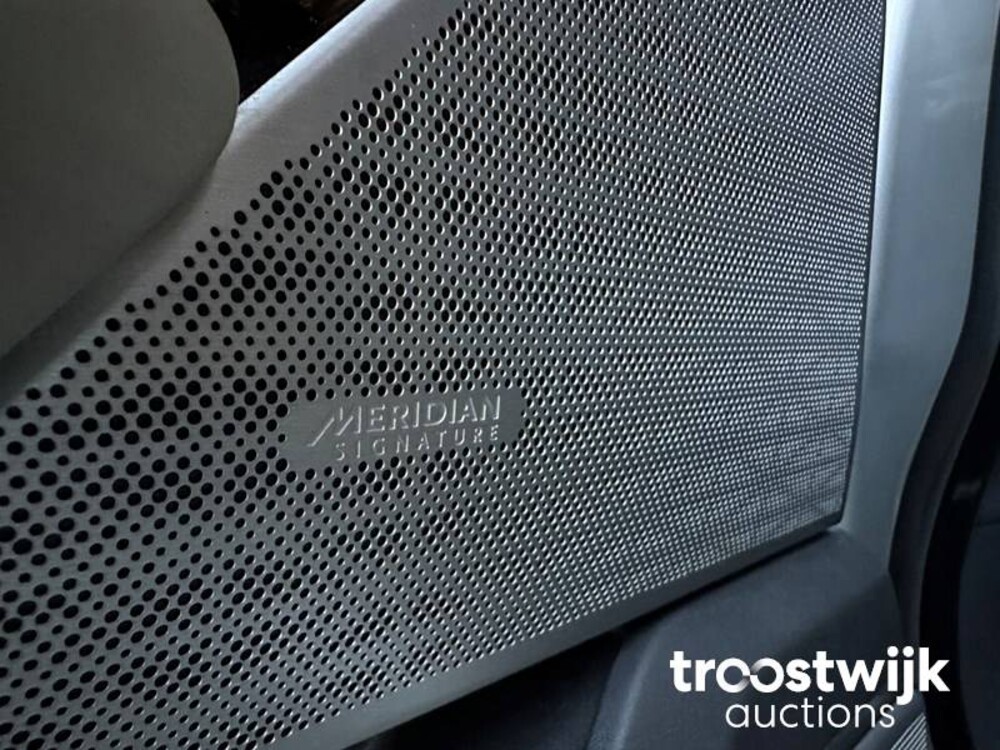 Land Rover Range Rover Velar 3.0 V6 AWD First Edition 300 PS 2018, RP-270-X