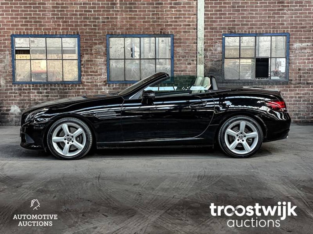 Mercedes-Benz SLC200 RedArt Edition 184PS 2017 Cabriolet SLC-Klasse, S-472-HT