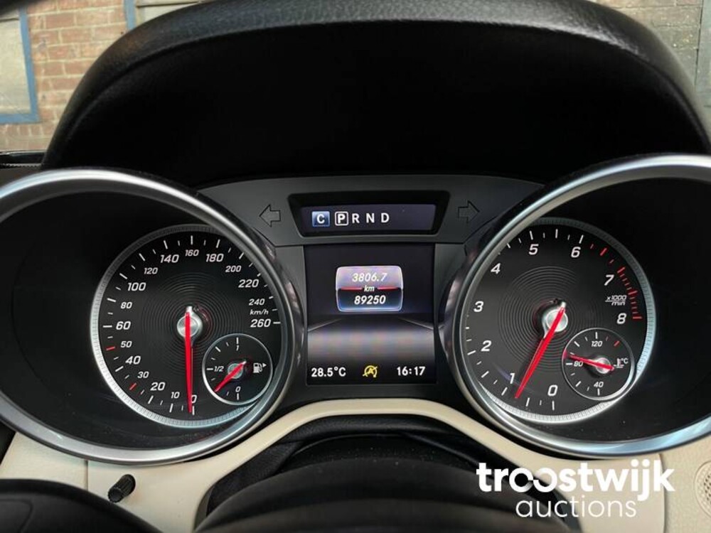 Mercedes-Benz SLC200 RedArt Edition 184PS 2017 Cabriolet SLC-Klasse, S-472-HT