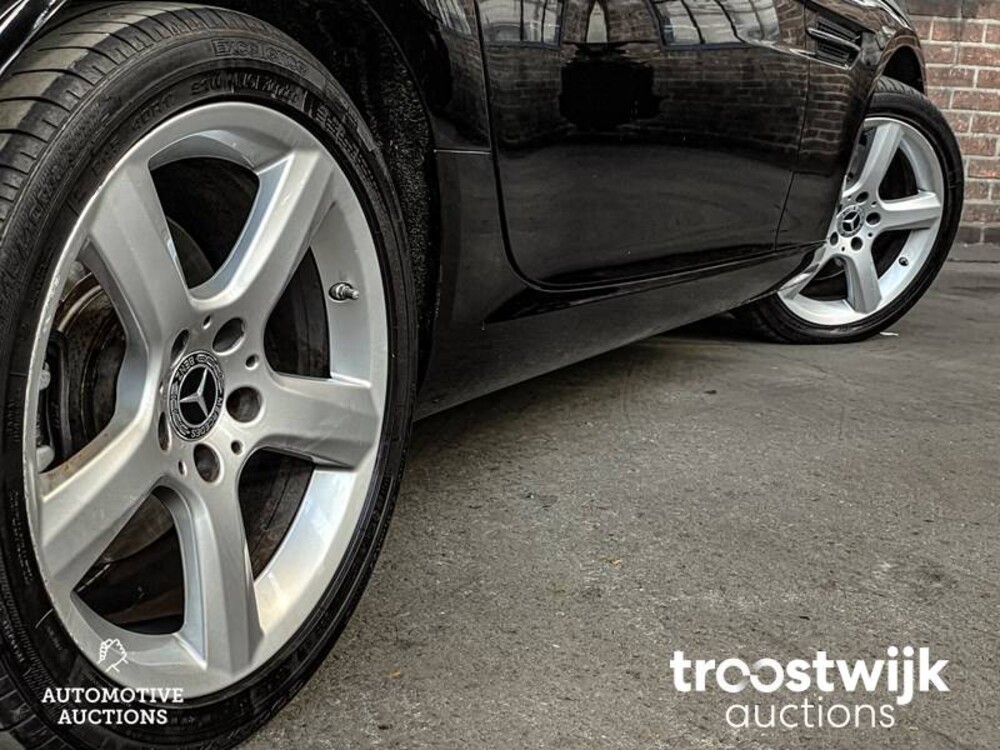 Mercedes-Benz SLC200 RedArt Edition 184PS 2017 Cabriolet SLC-Klasse, S-472-HT