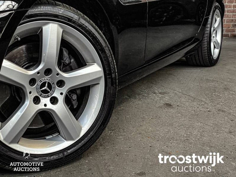 Mercedes-Benz SLC200 RedArt Edition 184PS 2017 Cabriolet SLC-Klasse, S-472-HT