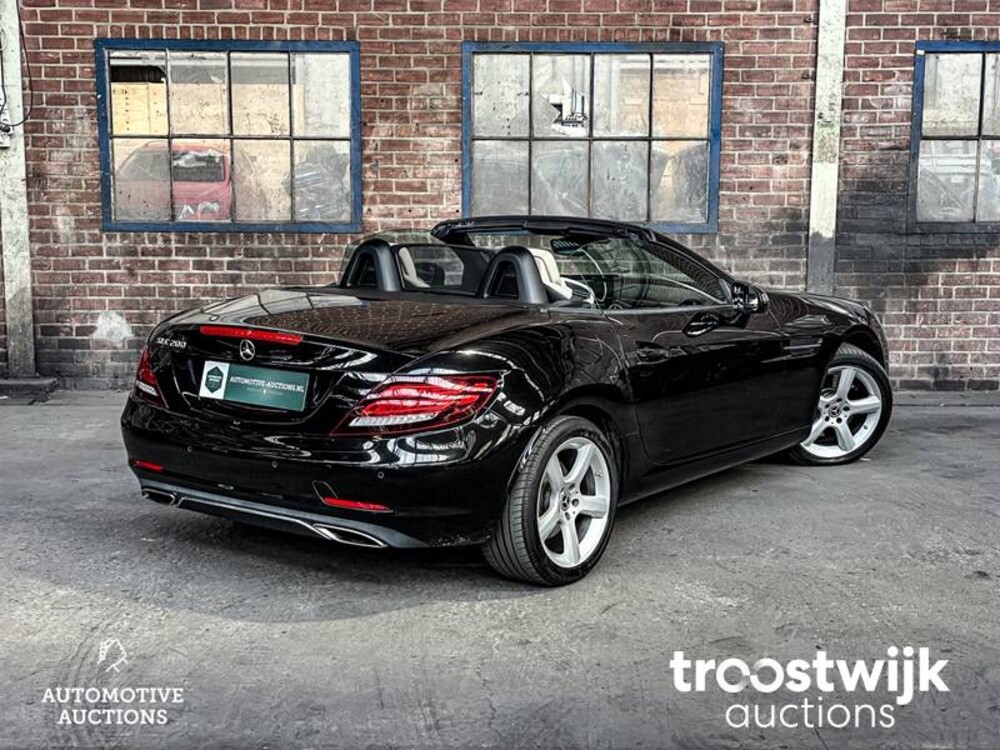 Mercedes-Benz SLC200 RedArt Edition 184PS 2017 Cabriolet SLC-Klasse, S-472-HT