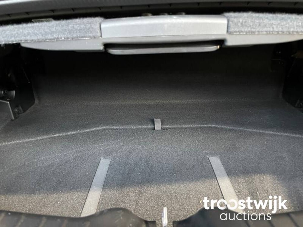 Mercedes-Benz SLC200 RedArt Edition 184PS 2017 Cabriolet SLC-Klasse, S-472-HT