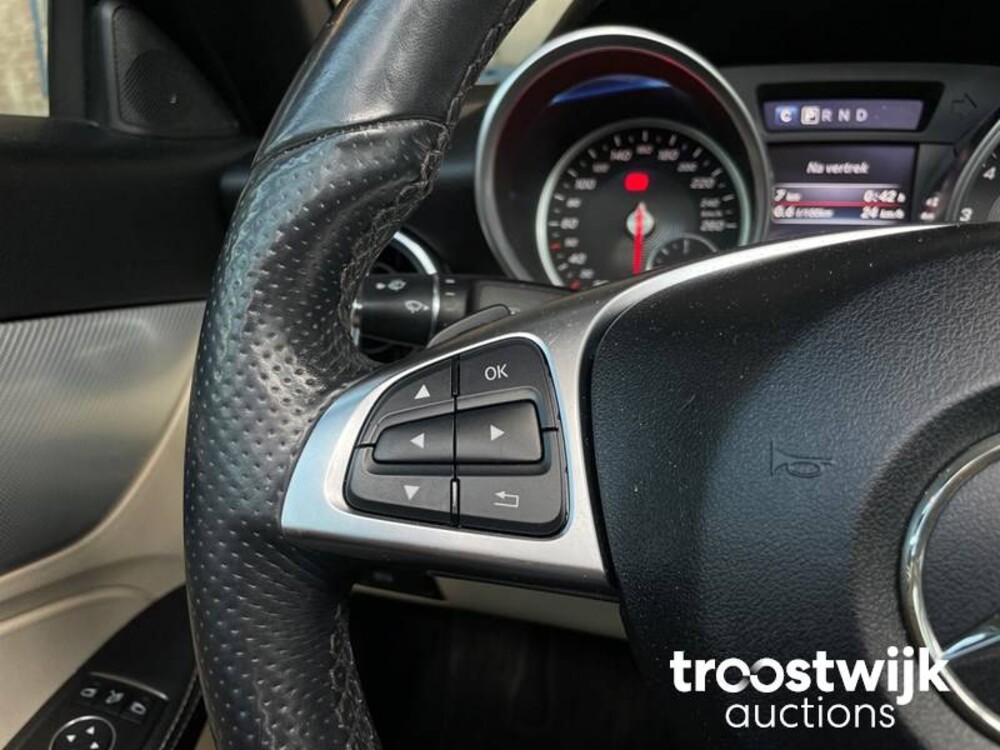 Mercedes-Benz SLC200 RedArt Edition 184PS 2017 Cabriolet SLC-Klasse, S-472-HT