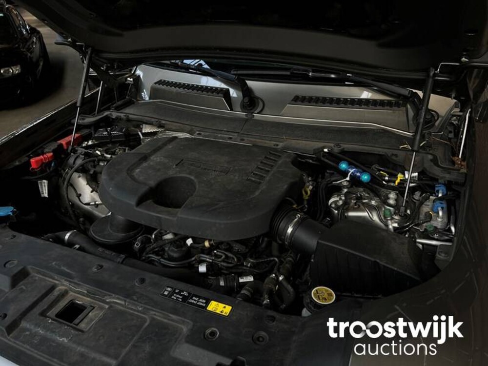 Land Rover Defender 3.0 D250 90 X-Dynamic SE 249 PS 2021, L-453-GX