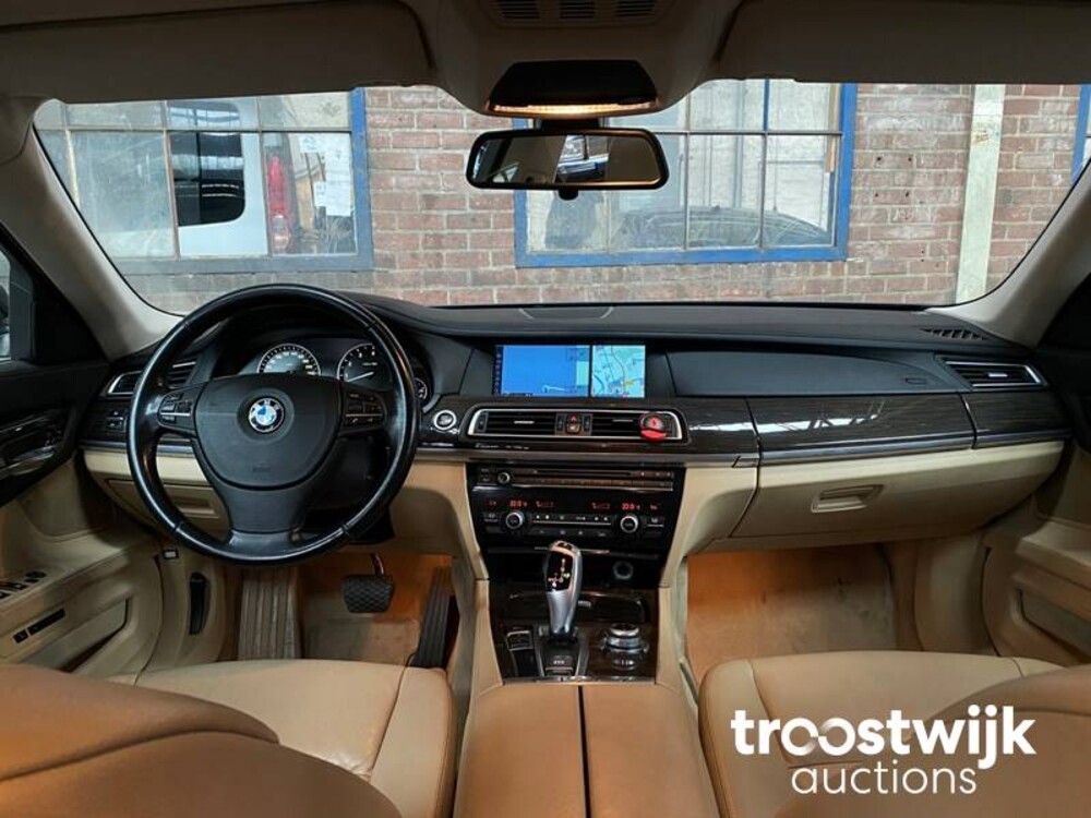 BMW 750 IL Active Hybrid 7er 465PS 2012