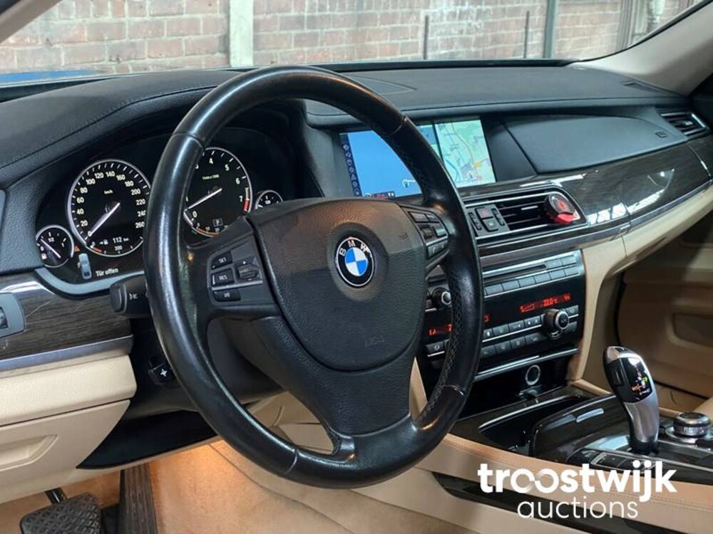 BMW 750 IL Active Hybrid 7er 465PS 2012
