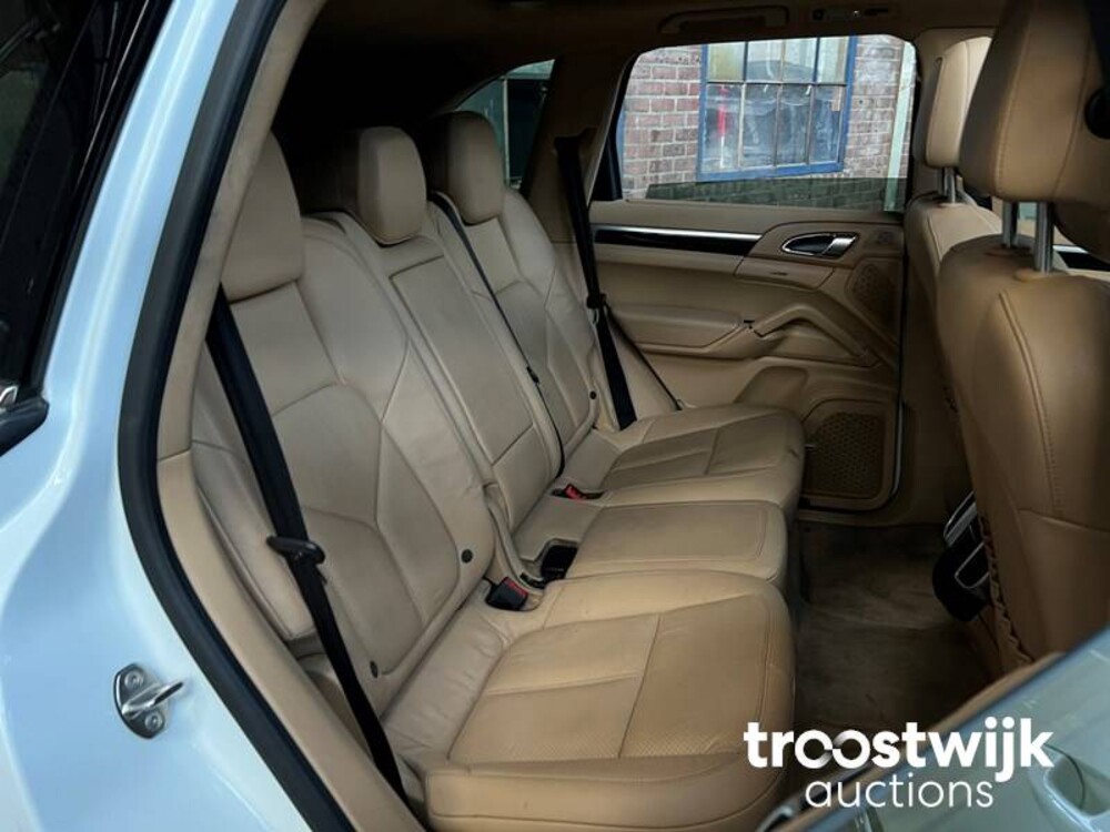 Porsche  Cayenne 3.6 V6 300 PS PDK 2012 