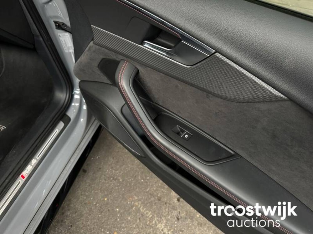 Audi RS4 Avant 2.9 TFSI V6 Quattro NEU-MODELL 450PS 2018, NL-Nummernschild