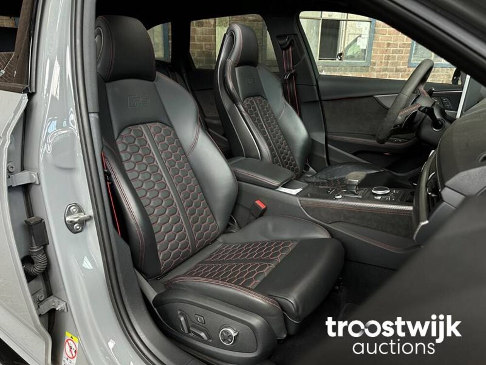 Audi RS4 Avant 2.9 TFSI V6 Quattro NEU-MODELL 450PS 2018, NL-Nummernschild