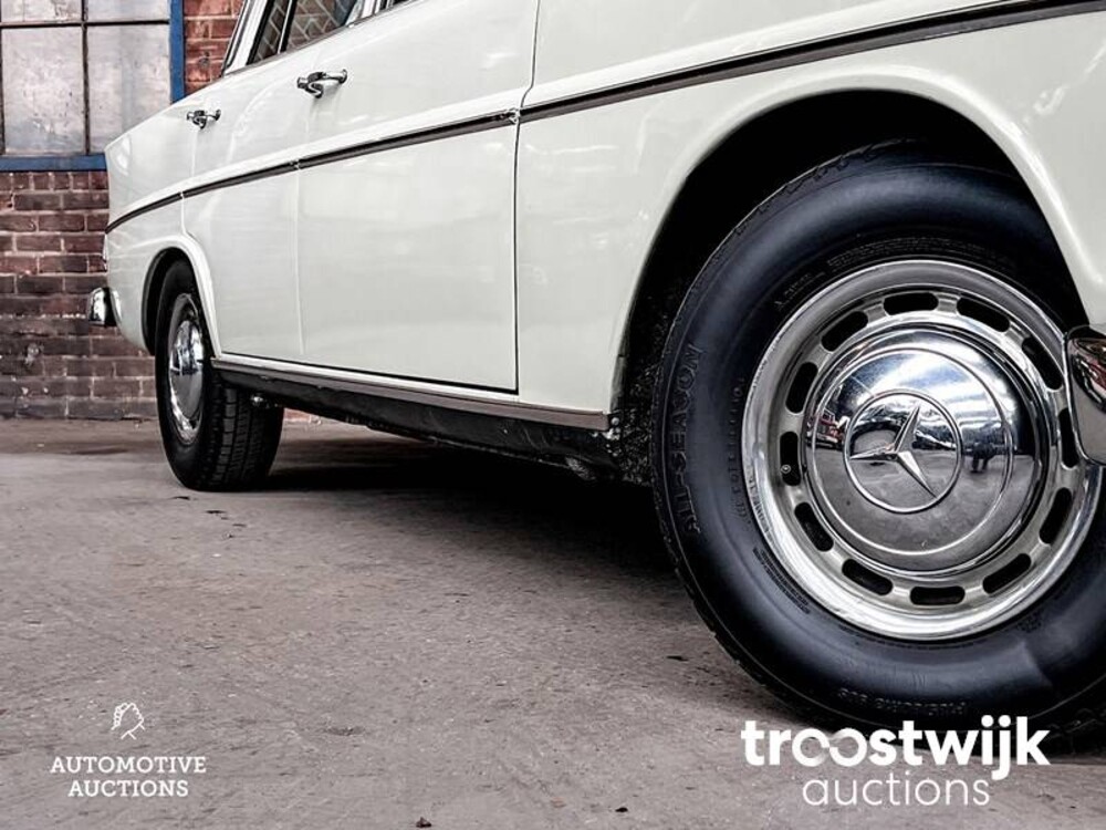 Mercedes-Benz 230 Heckflosse 150hp 1967