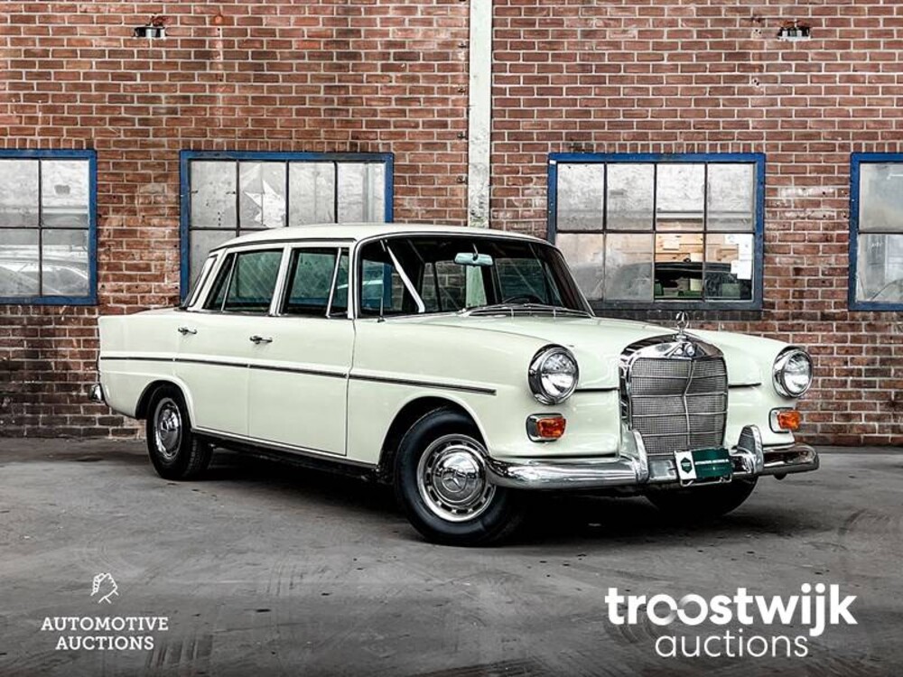 Mercedes-Benz 230 Heckflosse 150hp 1967