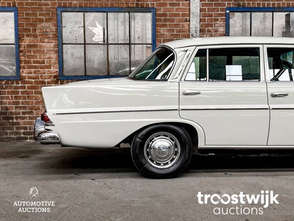 Mercedes-Benz 230 Heckflosse 150hp 1967