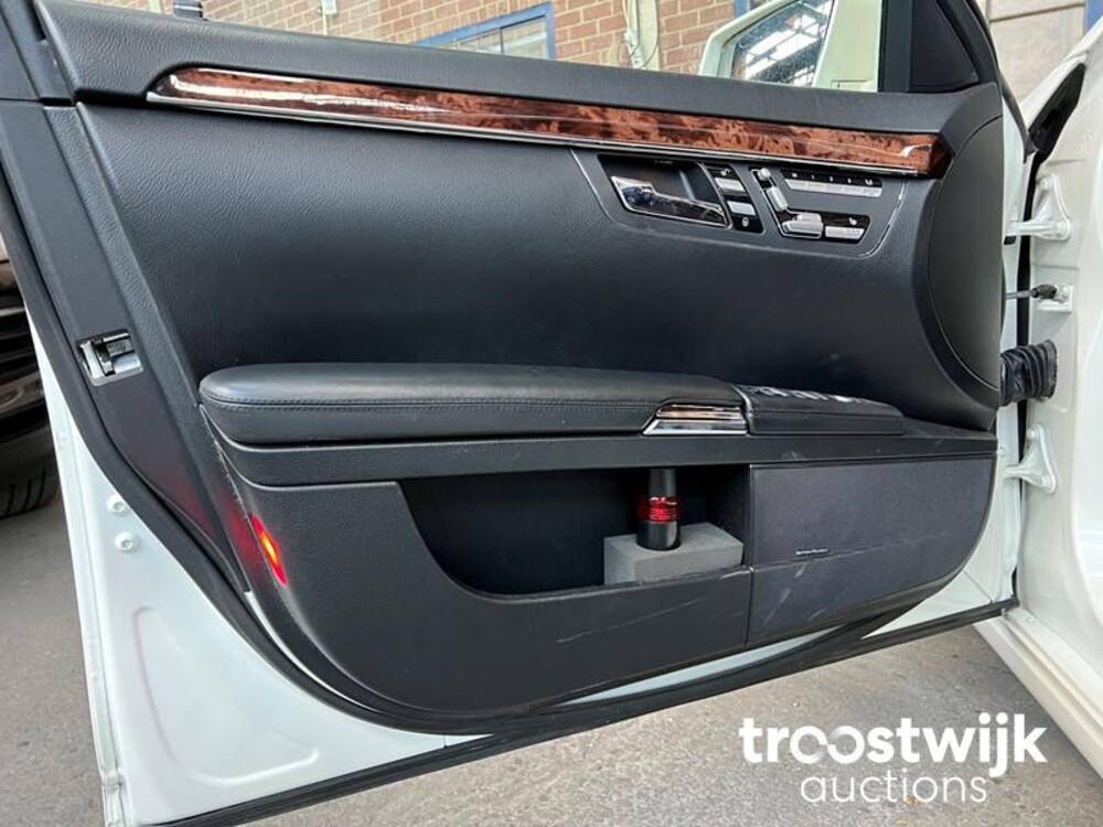 Mercedes-Benz S500 Lang 5.5 V8 388hp 2006 -Youngtimer-