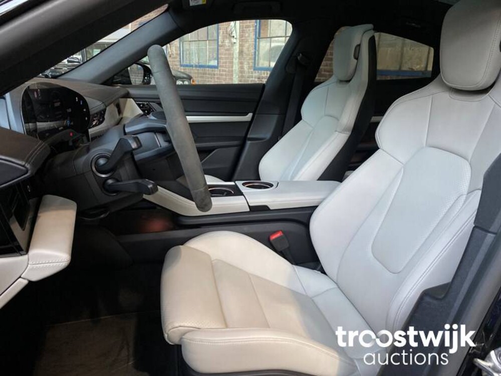 Porsche Taycan PERFORMANCE 84kWh Sport Chrono 381hp 2021 Manufacturer's warranty -Orig. NL-, L-982-RT