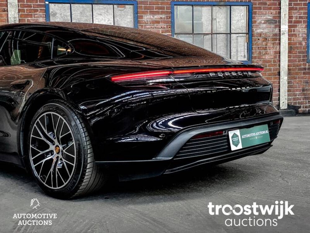 Porsche Taycan PERFORMANCE 84kWh Sport Chrono 381hp 2021 Manufacturer's warranty -Orig. NL-, L-982-RT