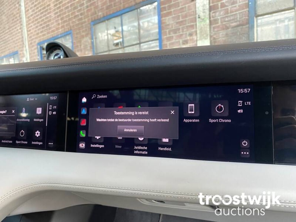 Porsche Taycan PERFORMANCE 84kWh Sport Chrono 381hp 2021 Manufacturer's warranty -Orig. NL-, L-982-RT