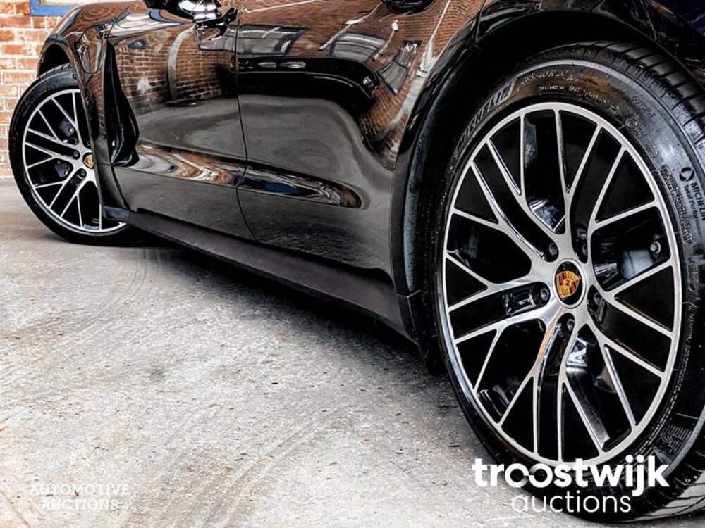 Porsche Taycan PERFORMANCE 84kWh Sport Chrono 381hp 2021 Manufacturer's warranty -Orig. NL-, L-982-RT