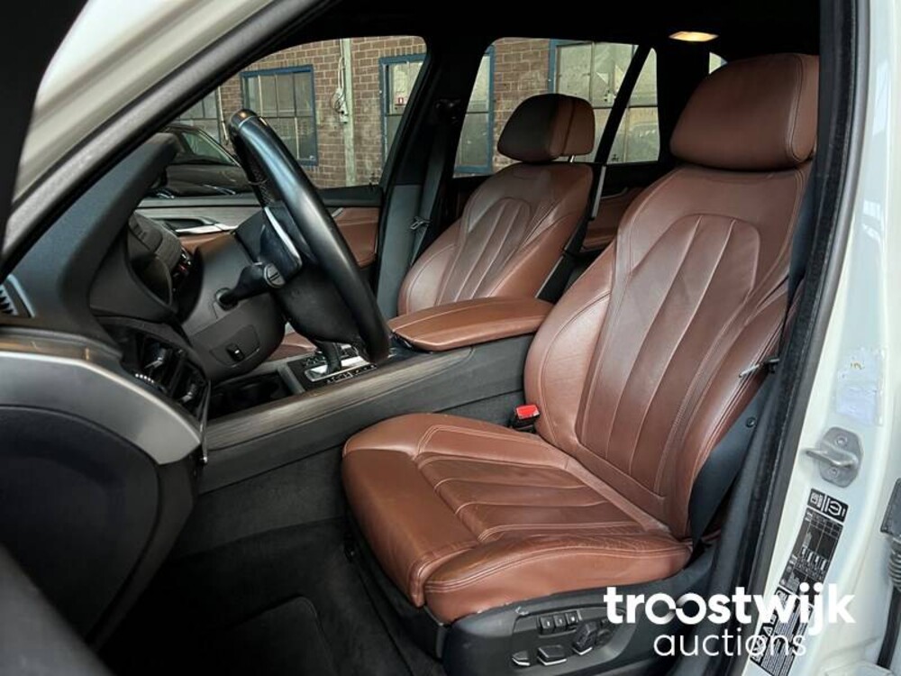 BMW X5 xDrive50i 7-Persoons 449PS 2014