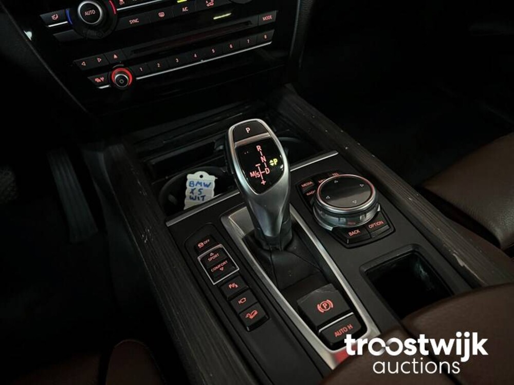 BMW X5 xDrive50i 7-Persoons 449PS 2014