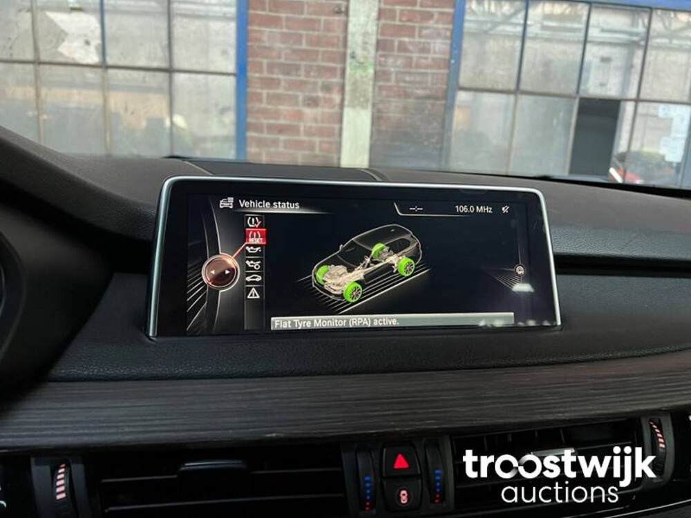 BMW X5 xDrive50i 7-Persoons 449PS 2014