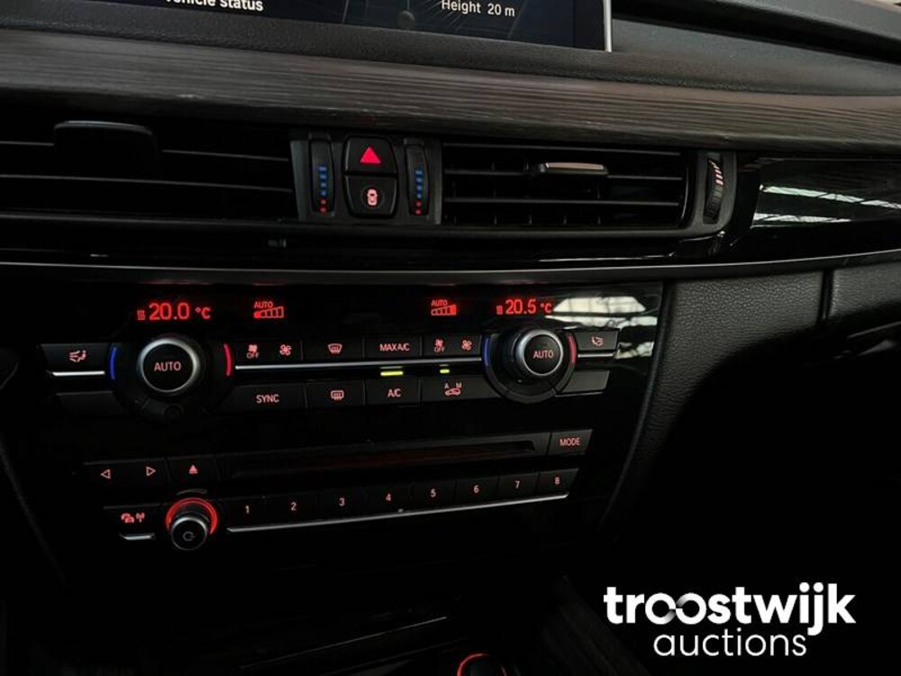 BMW X5 xDrive50i 7-Persoons 449PS 2014