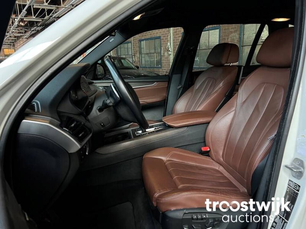 BMW X5 xDrive50i 7-Persoons 449PS 2014
