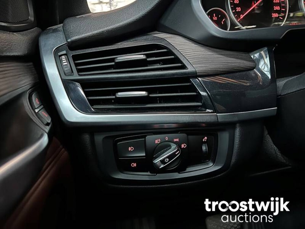 BMW X5 xDrive50i 7-Persoons 449PS 2014