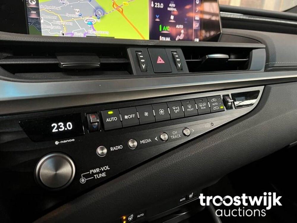 Lexus ES300 2.5 Hybrid 215 PS 2020