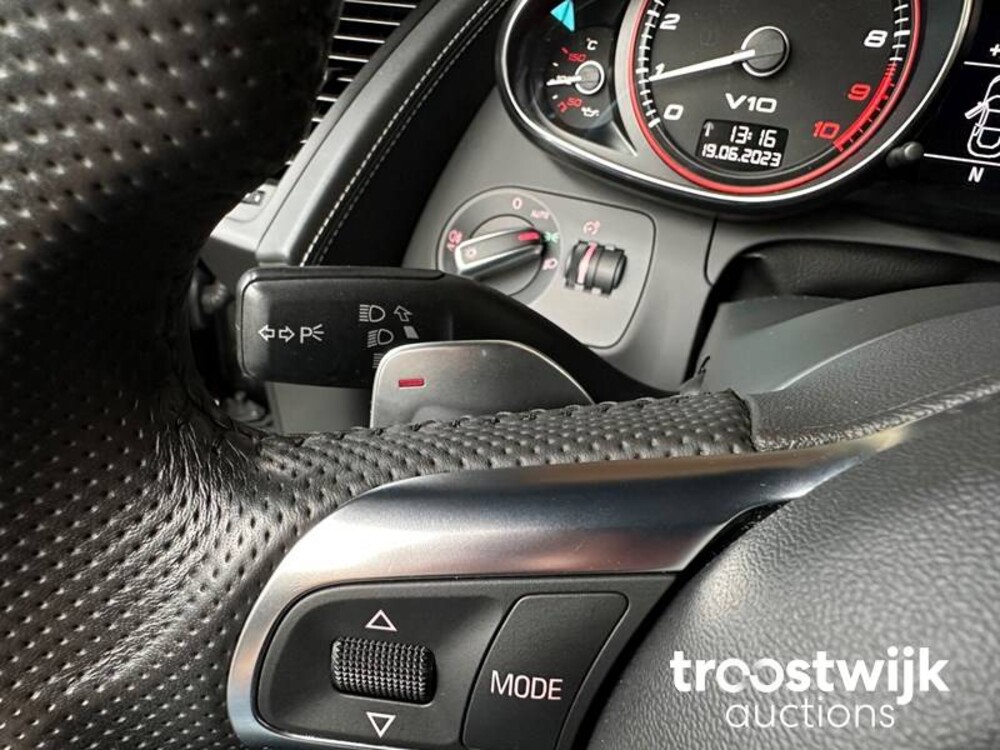 Audi R8 Spyder 5.2 V10 FSI FACELIFT Audi-Exclusive 525PS 2011 Cabriolet, 1-KXH-50